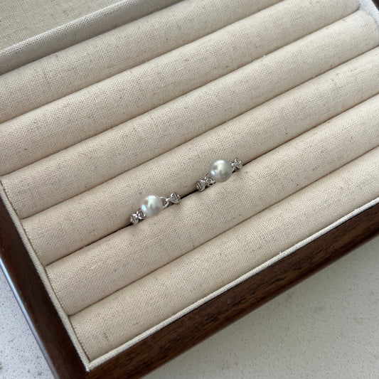 Blue akoya ring