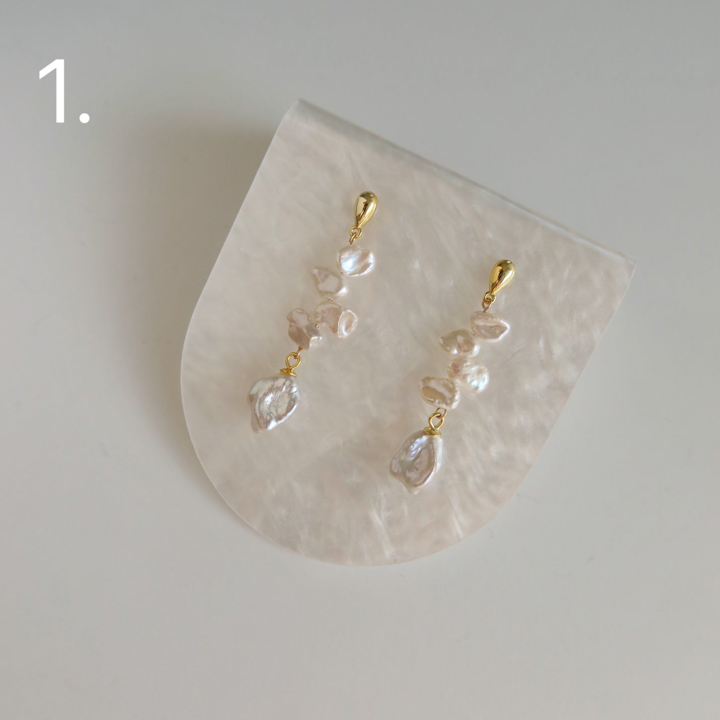 Flores Pearl Dangle Earrings