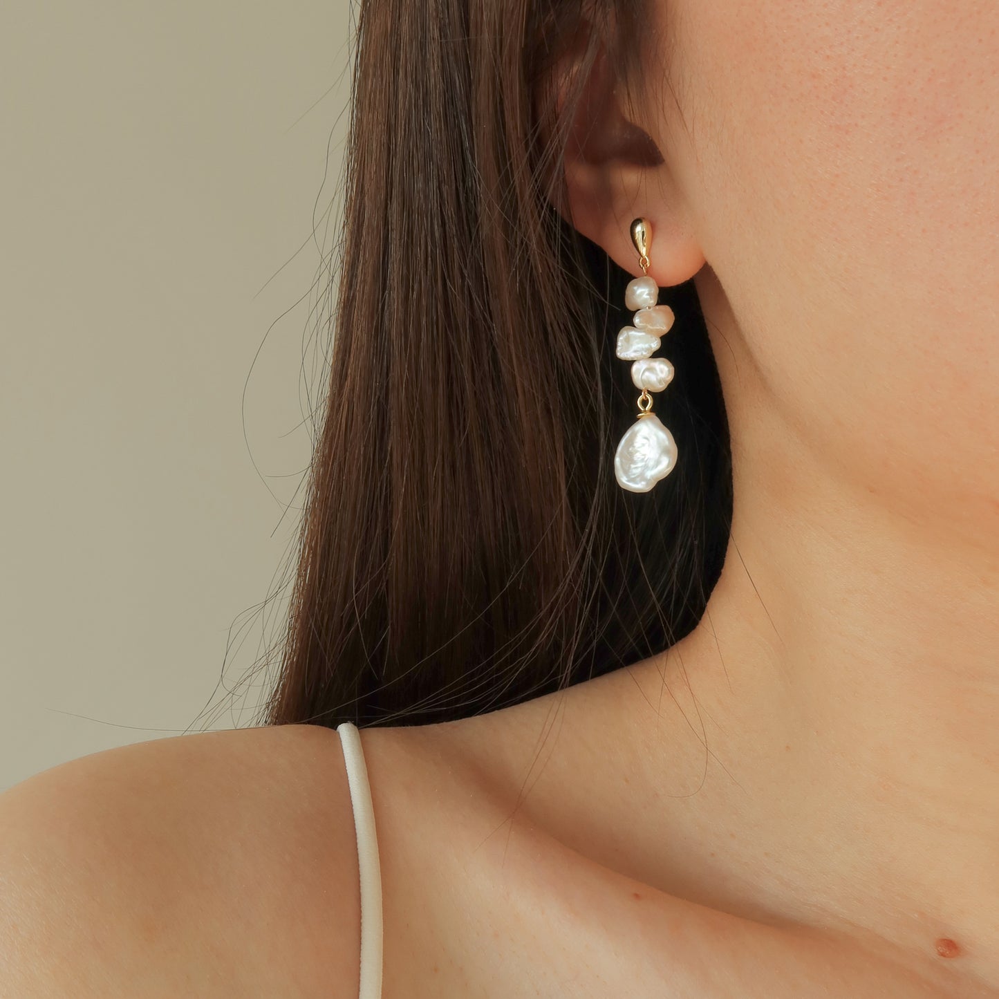 Flores Pearl Dangle Earrings