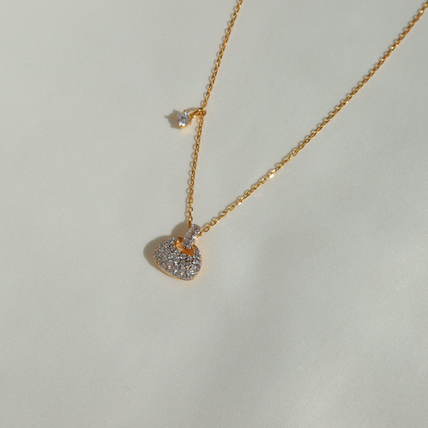 🎁 Diamond Handbag Necklaces (100% off)