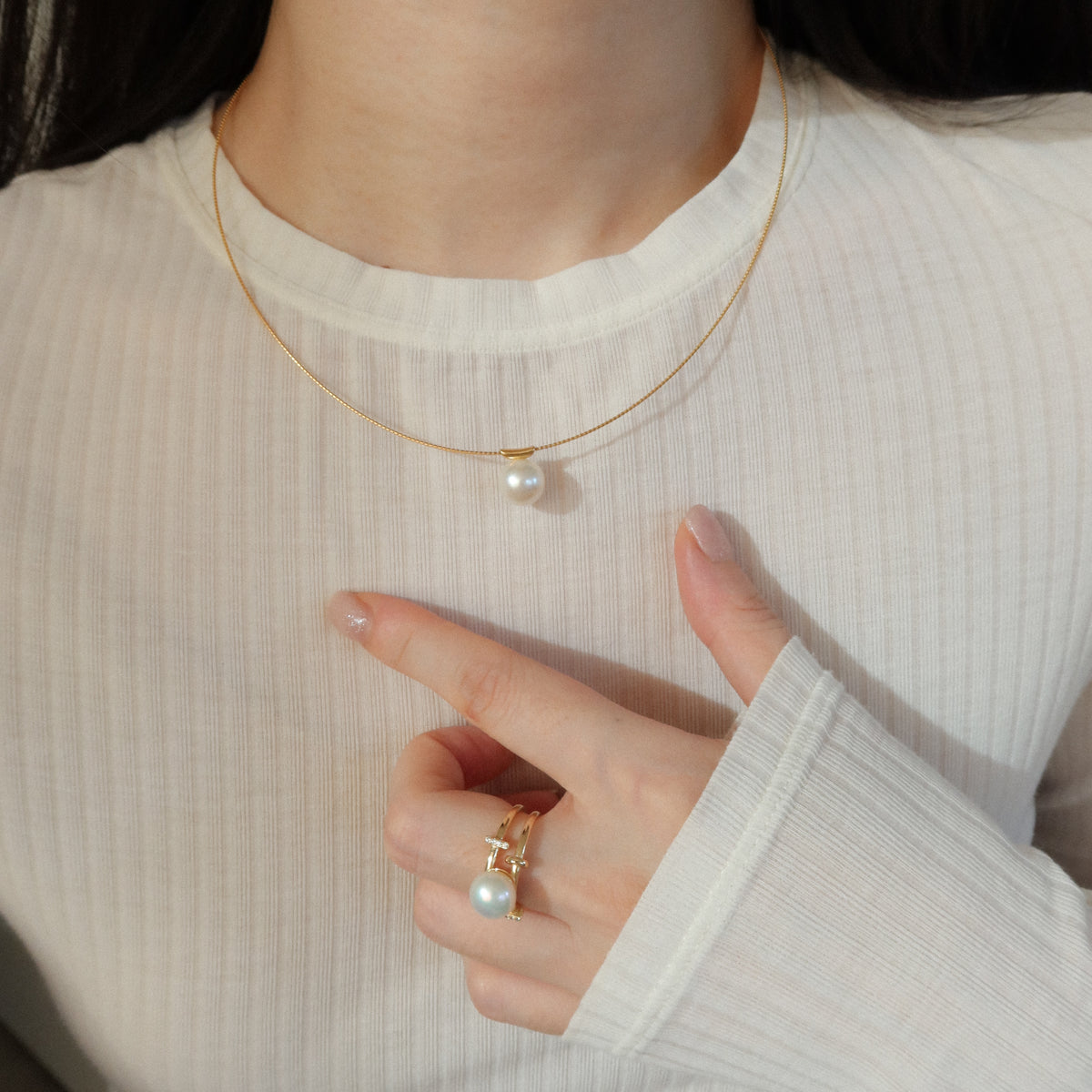 Luna Floating Pearl Collar