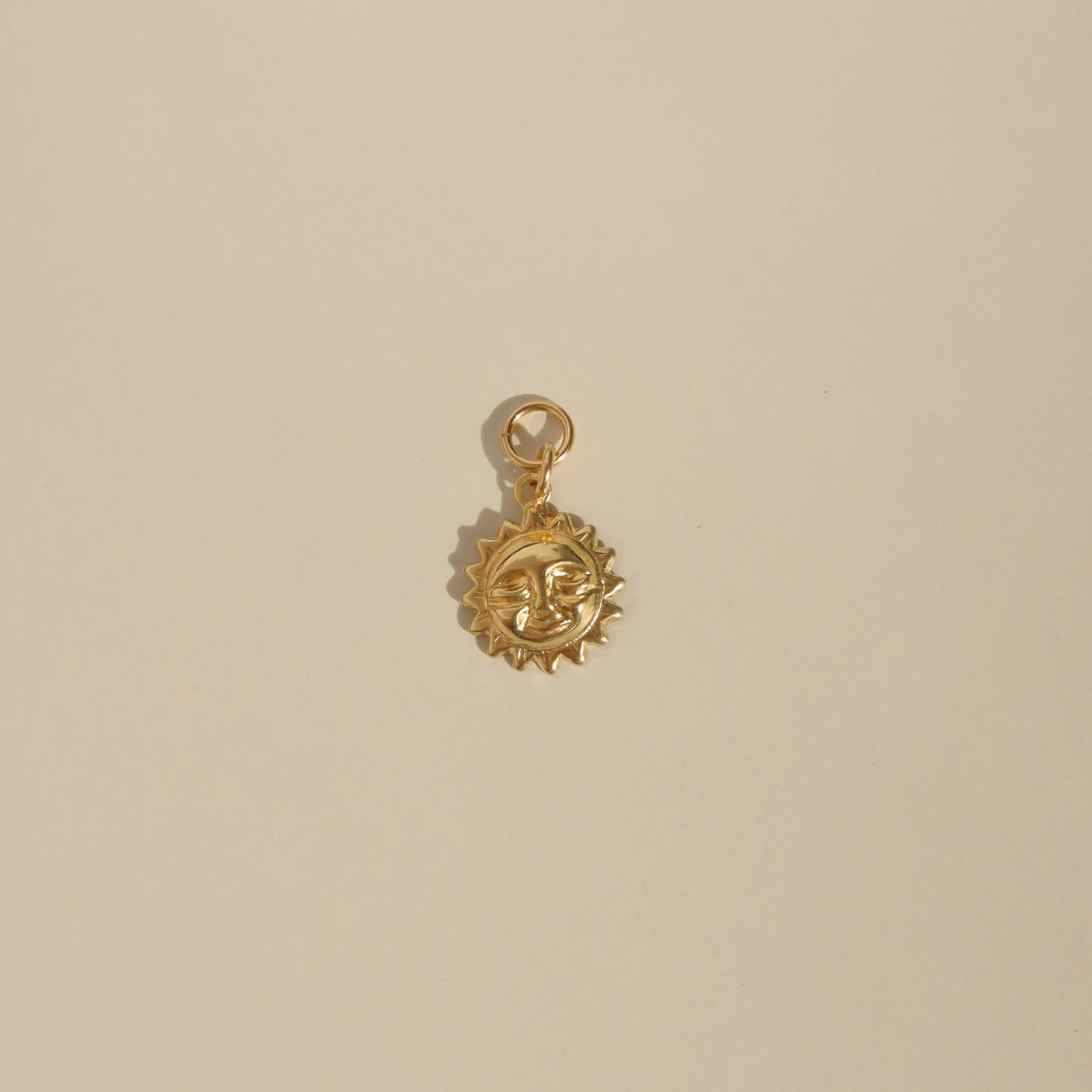 太阳吊坠