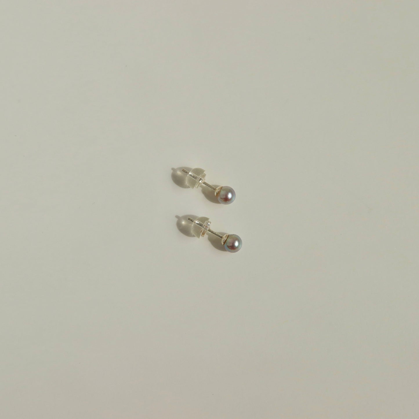 蓝色 Akoya 珍珠耳钉(限量发售)