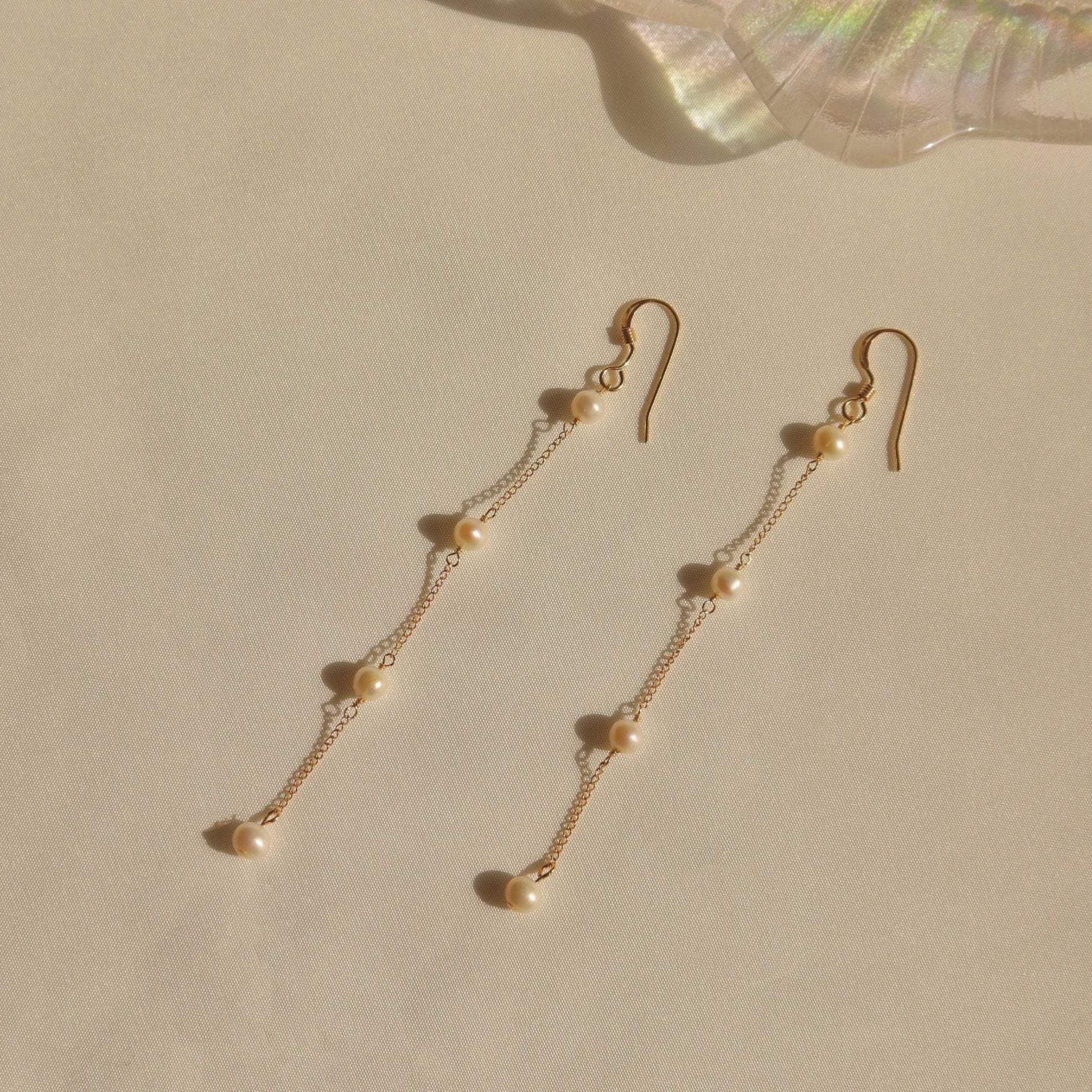 Pearl satellite earring