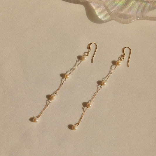 Pearl satellite earring