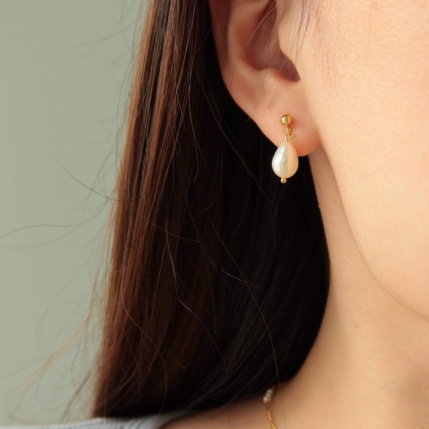 Lydie Pearl Drop Ear Studs