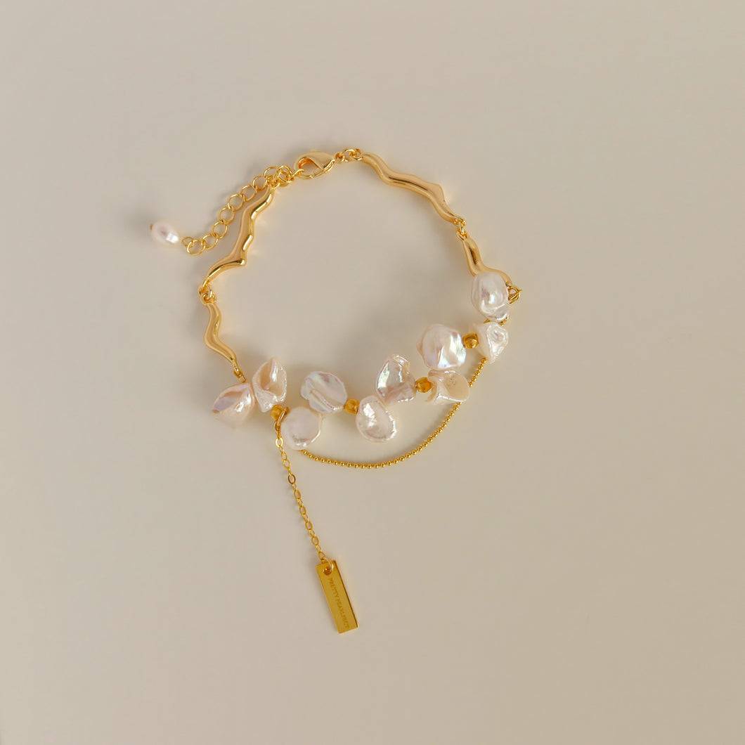 Dahlia Keshi Pearl Bracelet