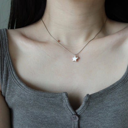 蛇形链上漂浮珍珠项链