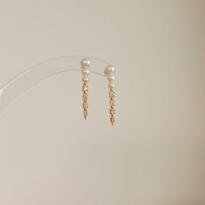 Cordelia Pearl Earrings