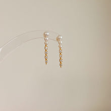 Load image into Gallery viewer, Cordelia Pearl Earrings
