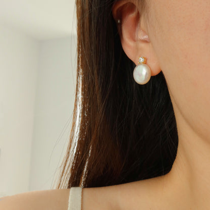 Eleanor Pearl Earrings