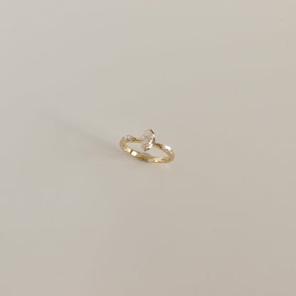 Maé Moissanite Rings