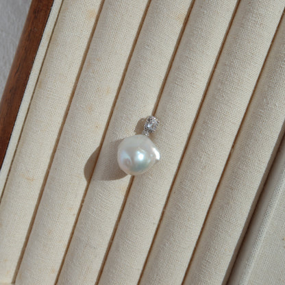 蛇形链上漂浮珍珠项链