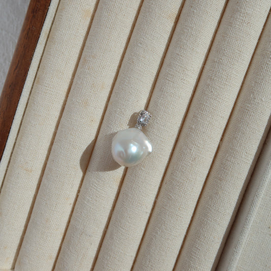 蛇形链上漂浮珍珠项链