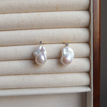 蛇形链上漂浮珍珠项链