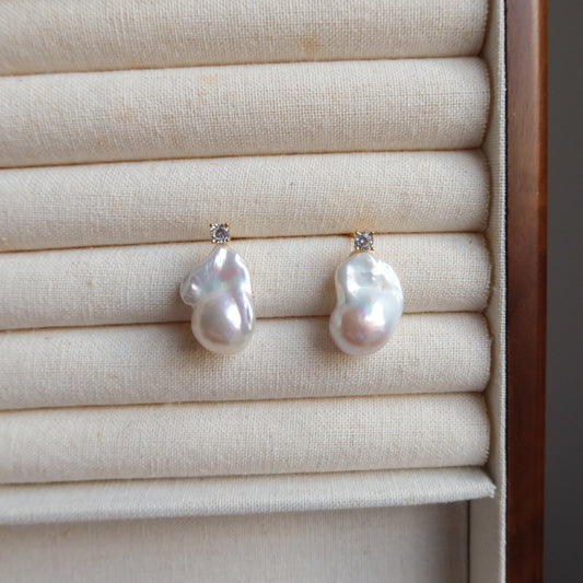 蛇形链上漂浮珍珠项链