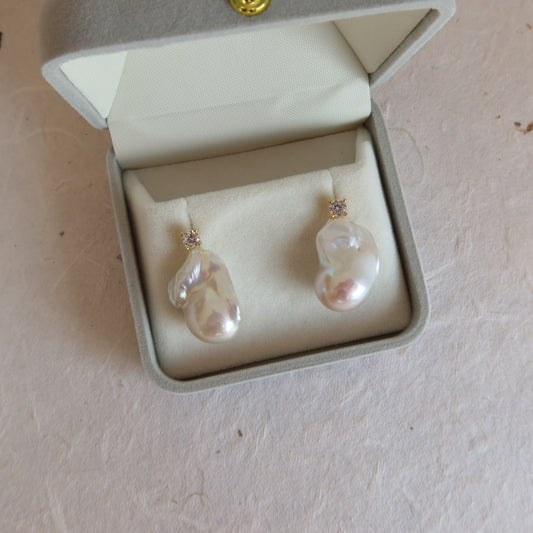 蛇形链上漂浮珍珠项链