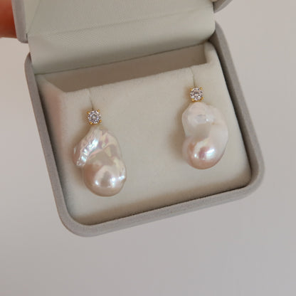 蛇形链上漂浮珍珠项链