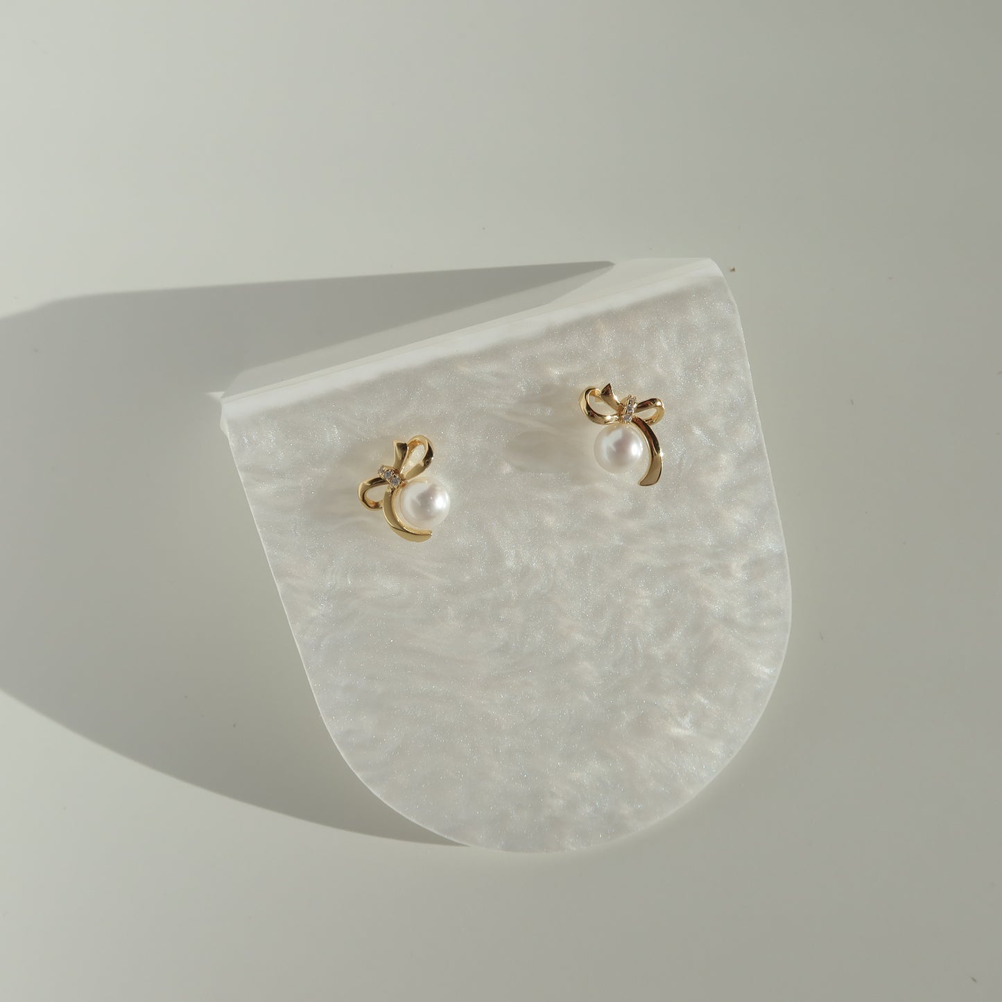 蛇形链上漂浮珍珠项链