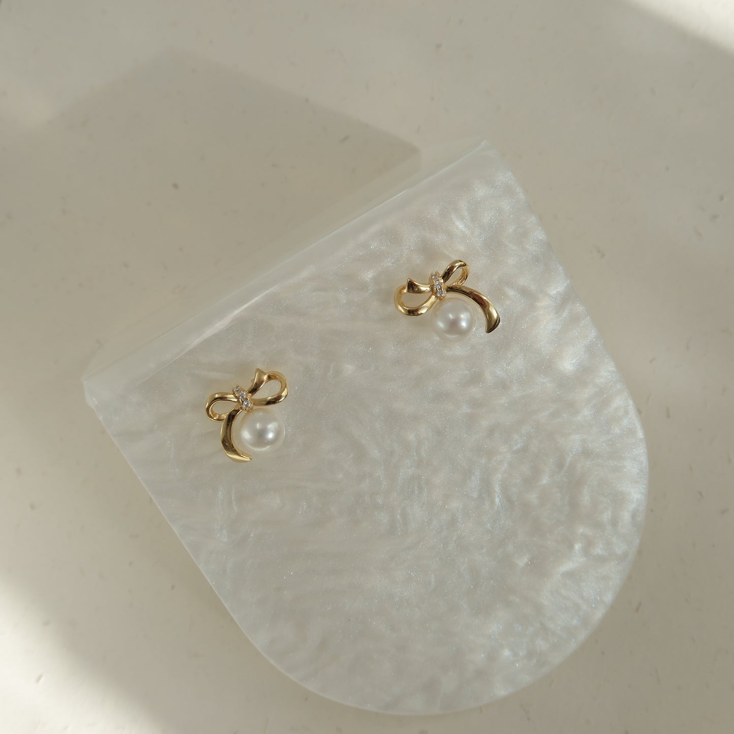 蛇形链上漂浮珍珠项链