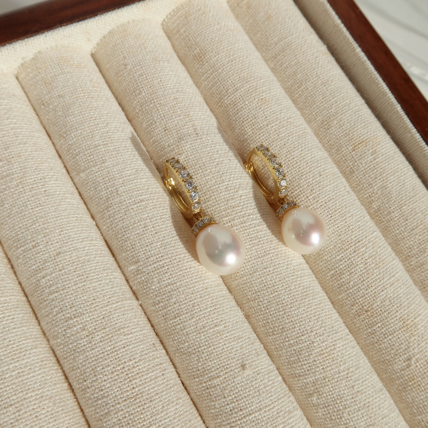 蛇形链上漂浮珍珠项链