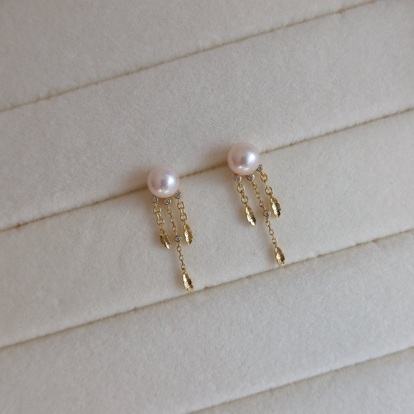 蛇形链上漂浮珍珠项链