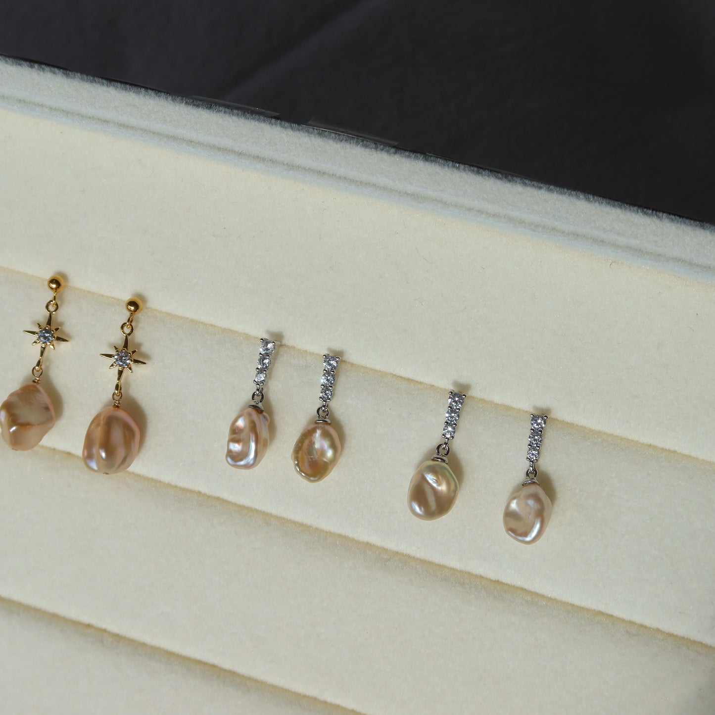 蛇形链上漂浮珍珠项链