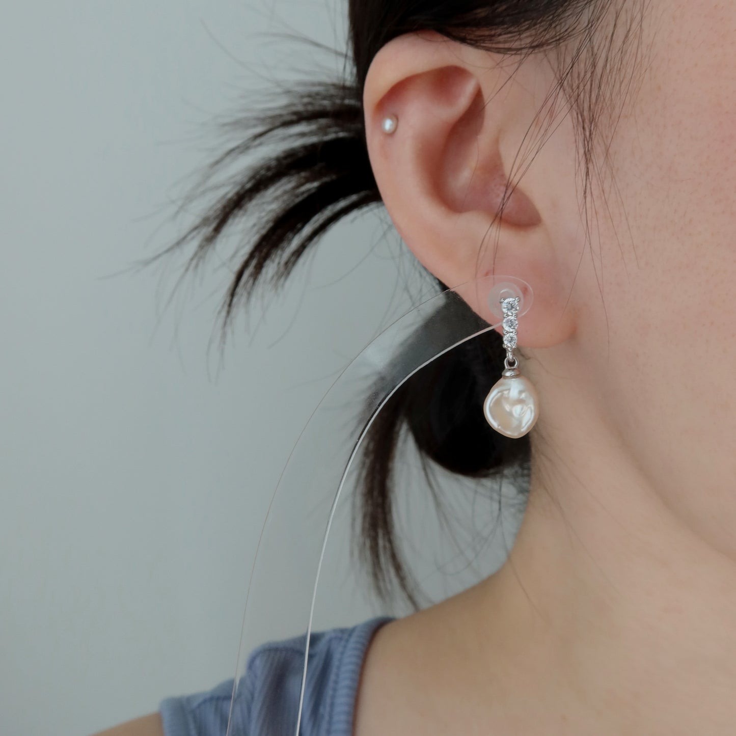 蛇形链上漂浮珍珠项链