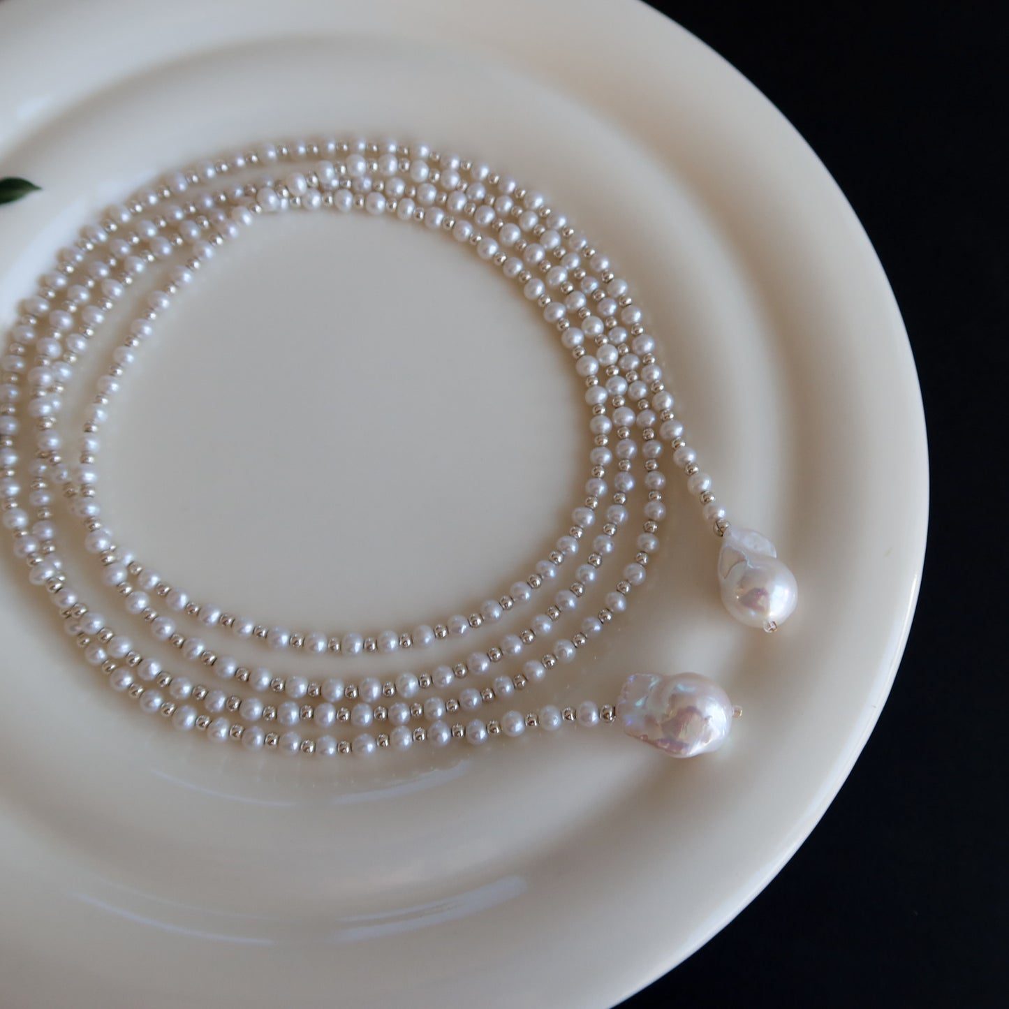 蛇形链上漂浮珍珠项链