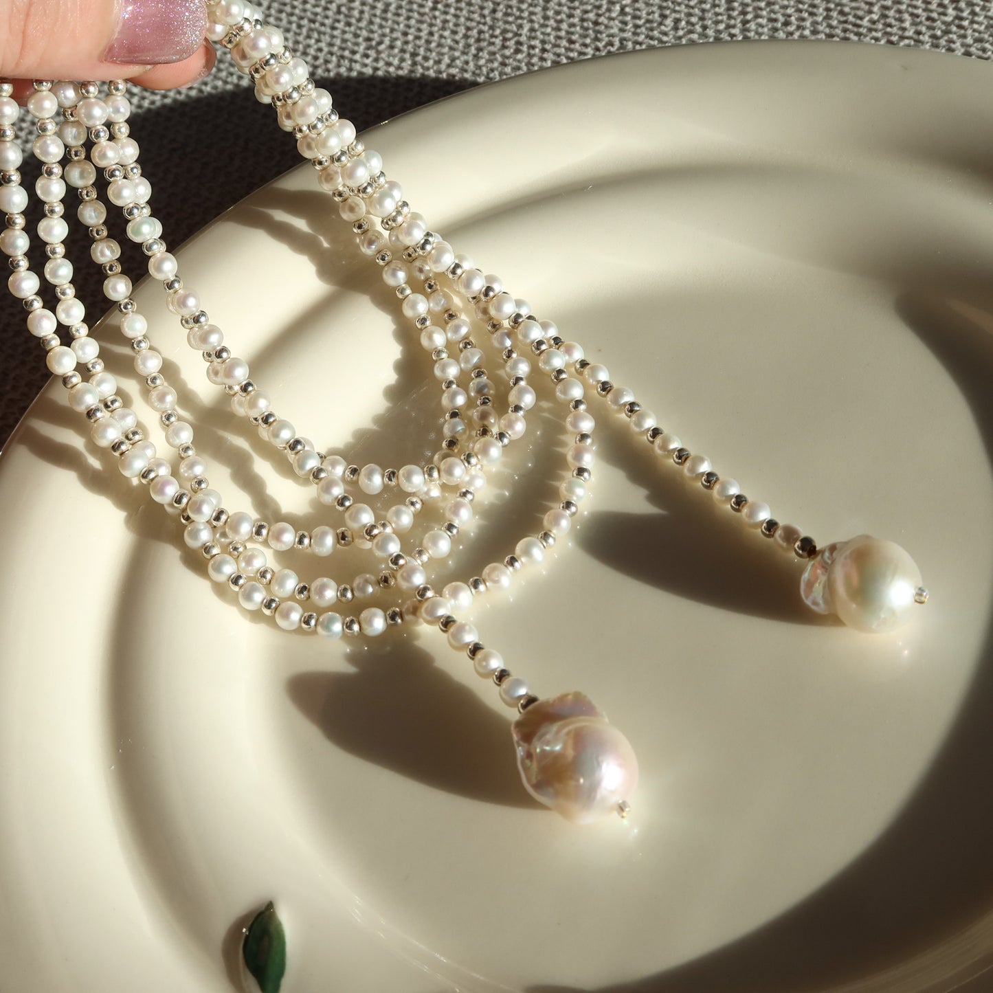 蛇形链上漂浮珍珠项链