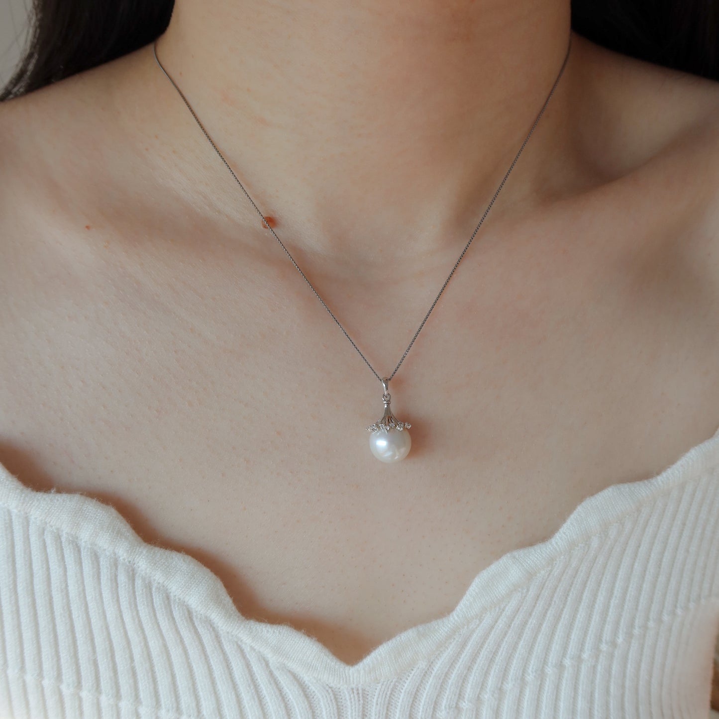 蛇形链上漂浮珍珠项链