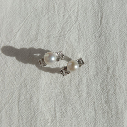 Statement Pearl Ring