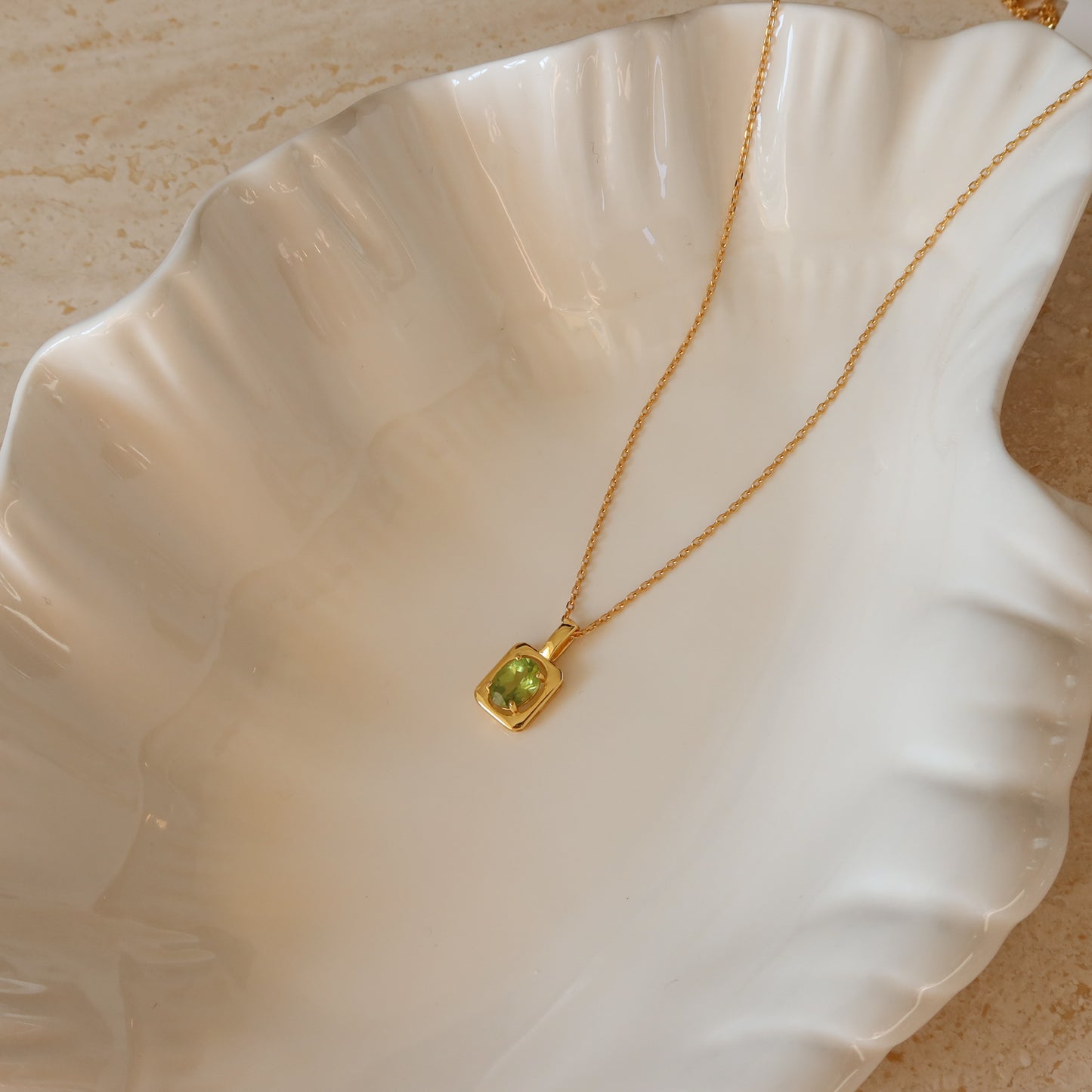 蛇形链上漂浮珍珠项链