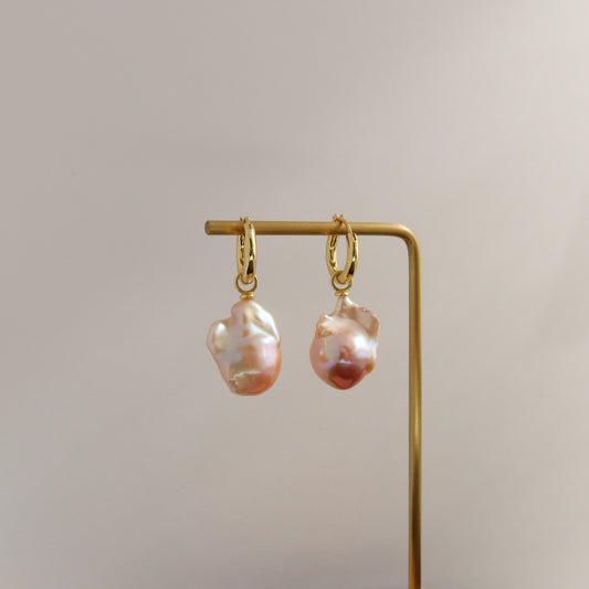 蛇形链上漂浮珍珠项链