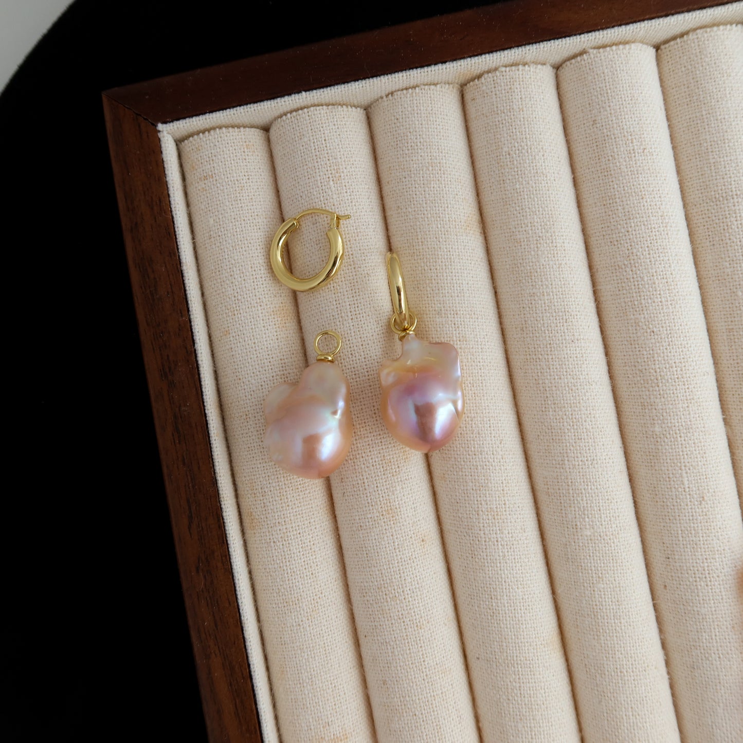 蛇形链上漂浮珍珠项链