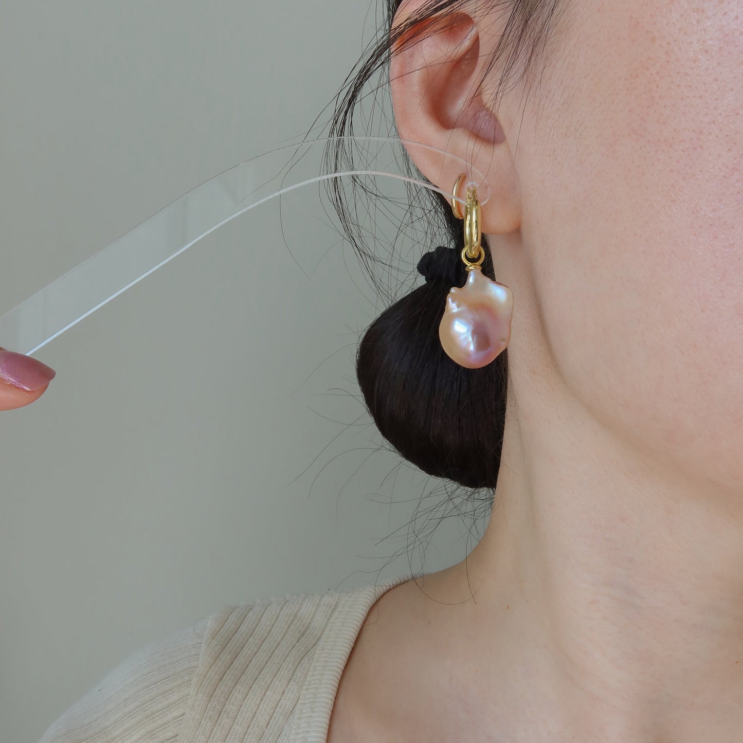 蛇形链上漂浮珍珠项链