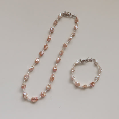 蛇形链上漂浮珍珠项链