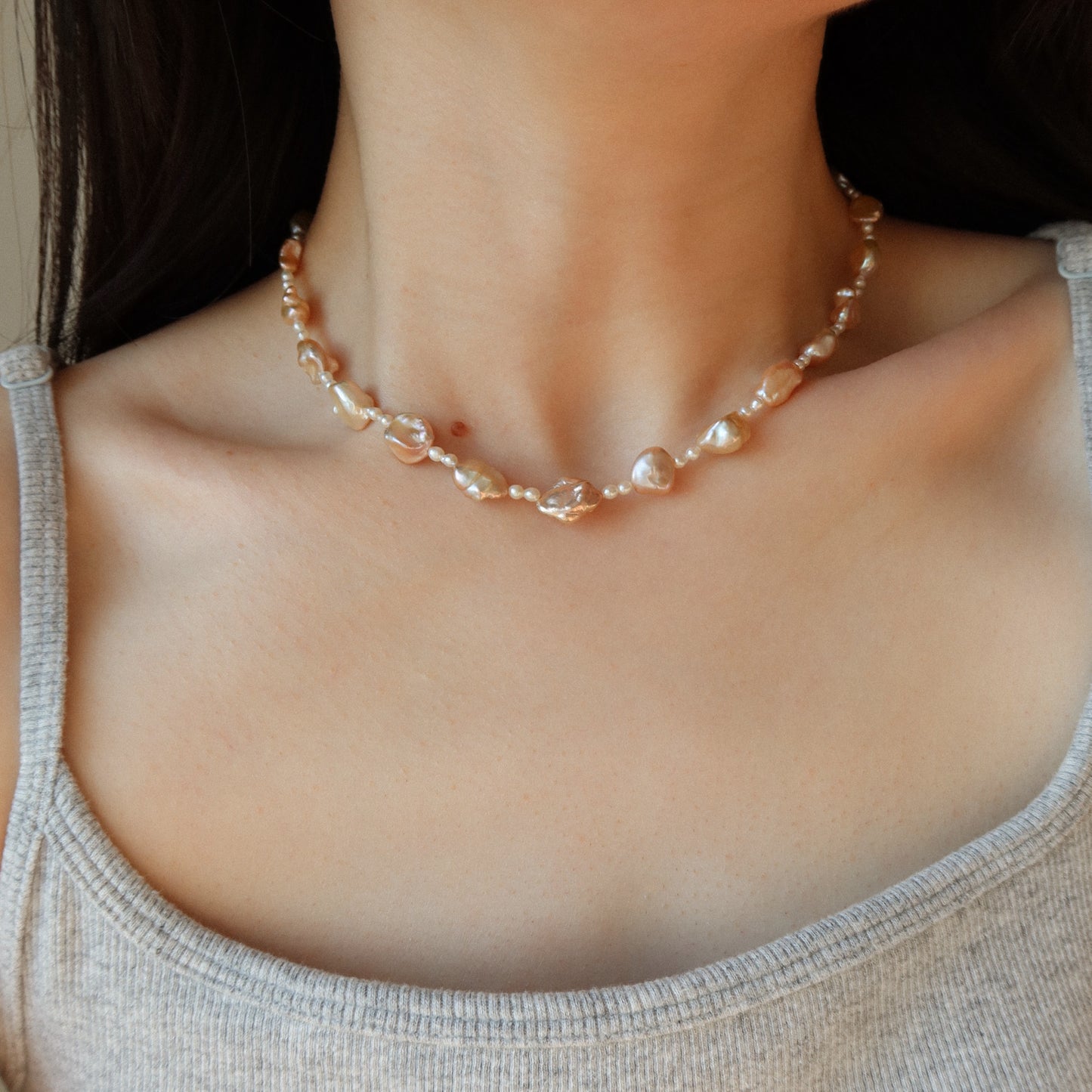 蛇形链上漂浮珍珠项链