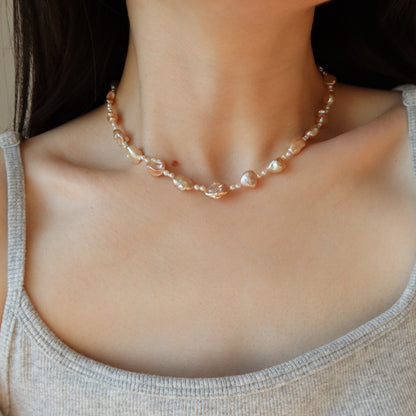 蛇形链上漂浮珍珠项链