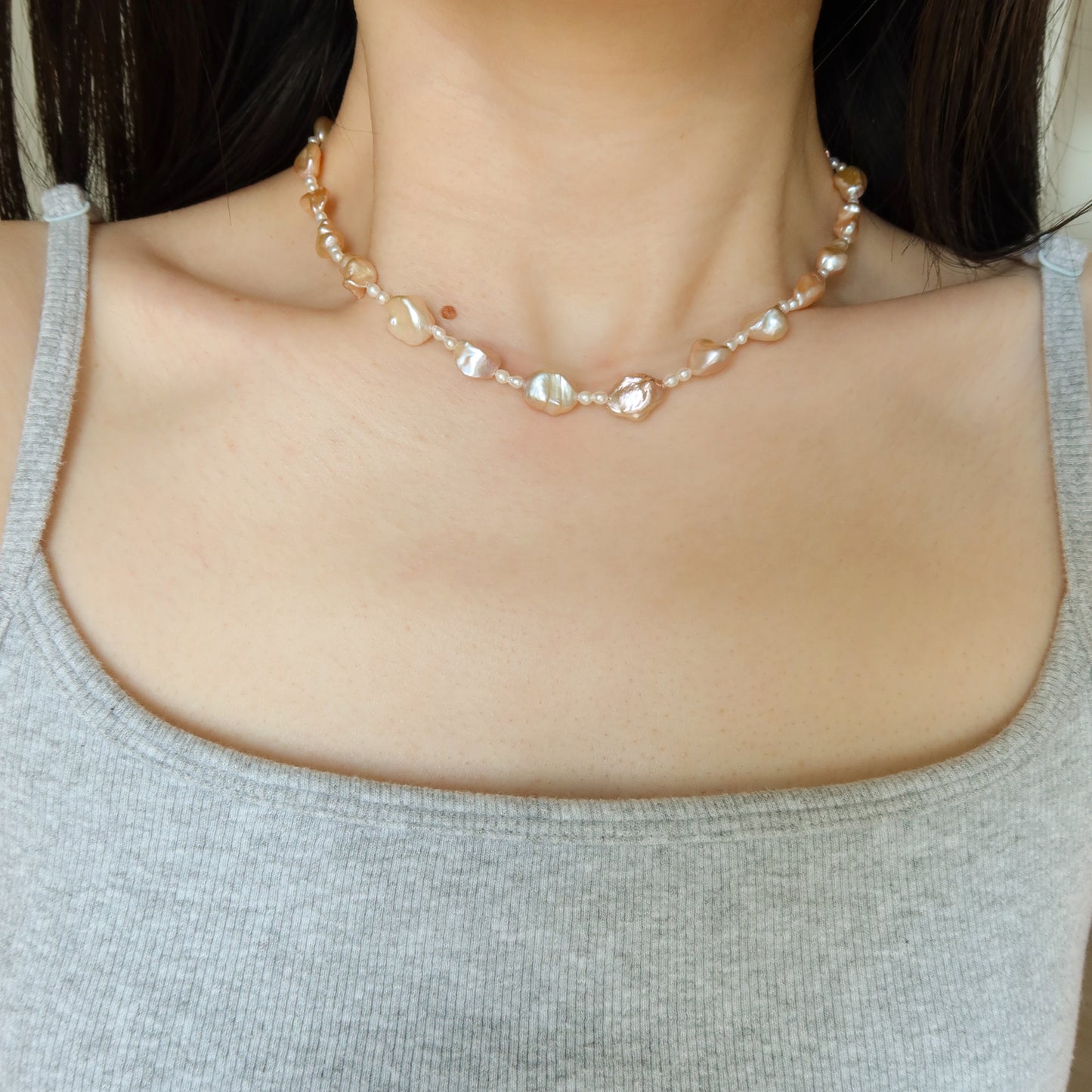 蛇形链上漂浮珍珠项链