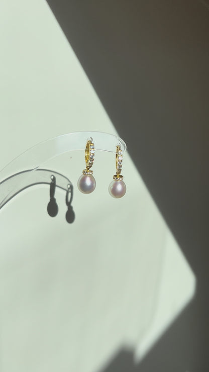 蛇形链上漂浮珍珠项链