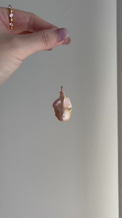 蛇形链上漂浮珍珠项链