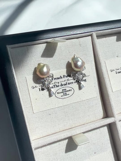 Coquette baroque Pearl Earrings (Gold Pearl)