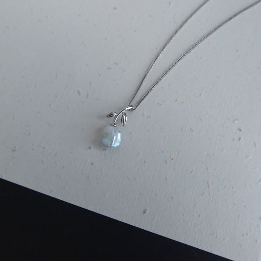 蛇形链上漂浮珍珠项链