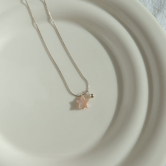 蛇形链上漂浮珍珠项链