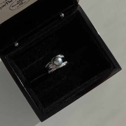 Sirene Tahitian Pearl Ring resting inside a black presentation box, showcasing its 8.7mm platinum-gray Tahitian pearl and twisted pavé silver band.