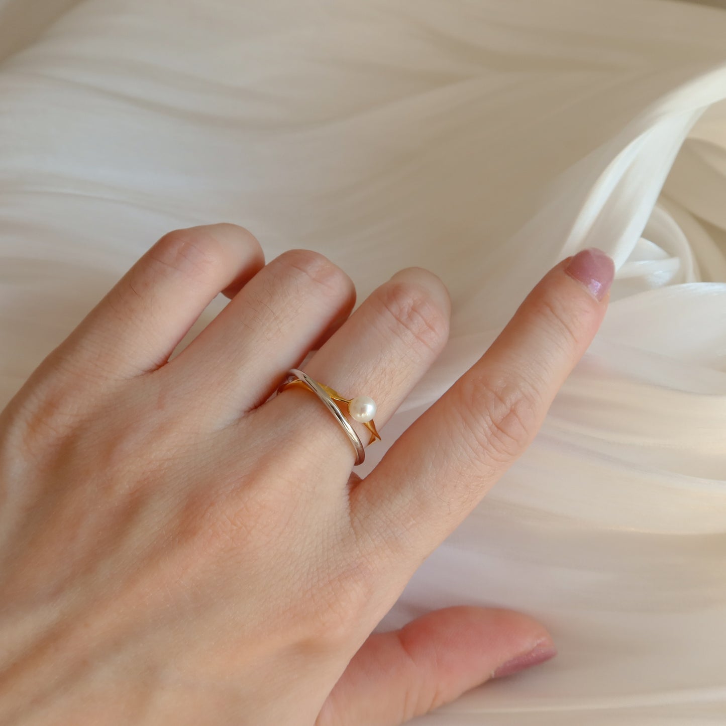 蛇形链上漂浮珍珠项链