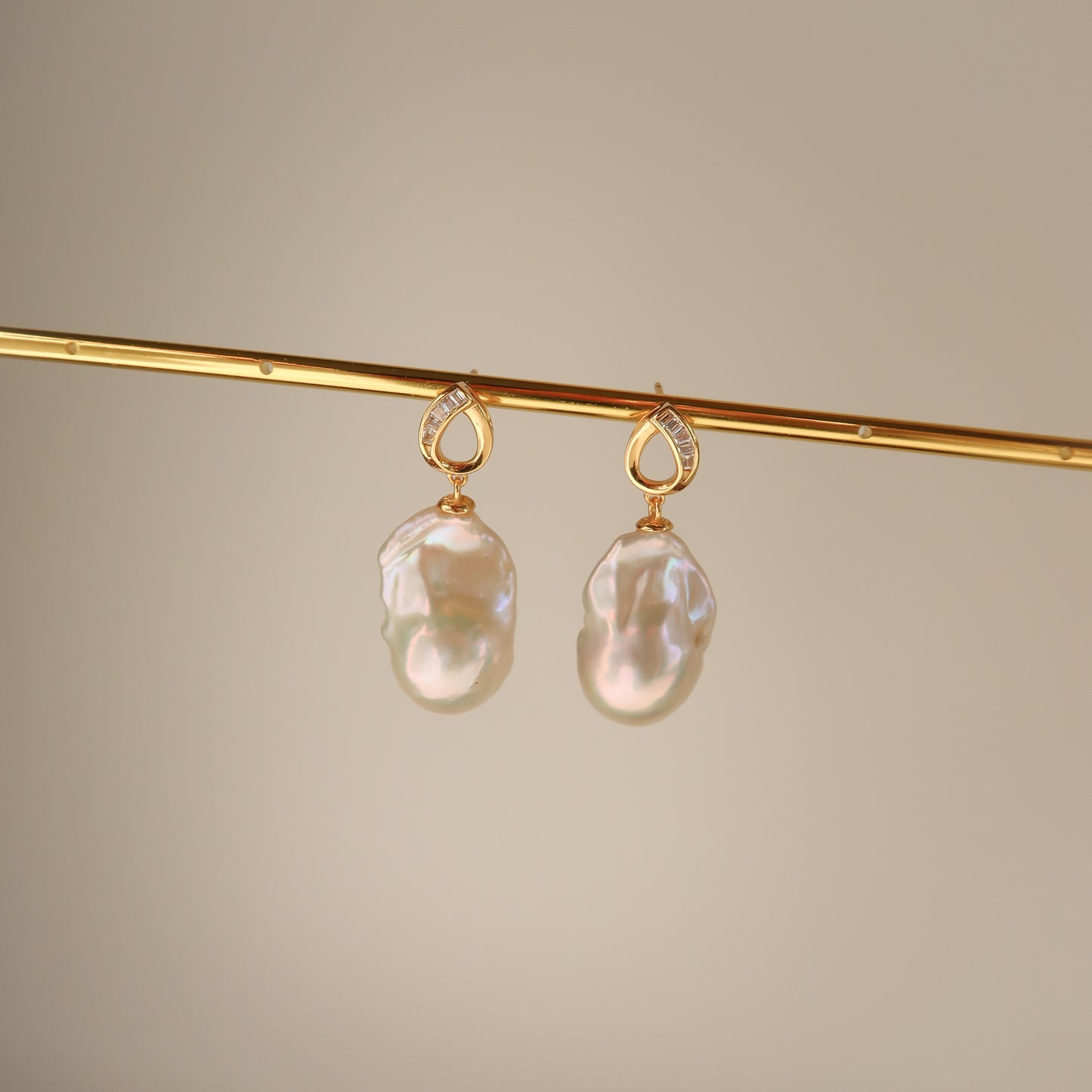 Agnés Baroque Pearl Earrings