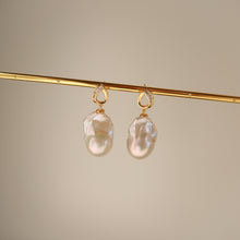 Load image into Gallery viewer, Agnés Baroque Pearl Earrings
