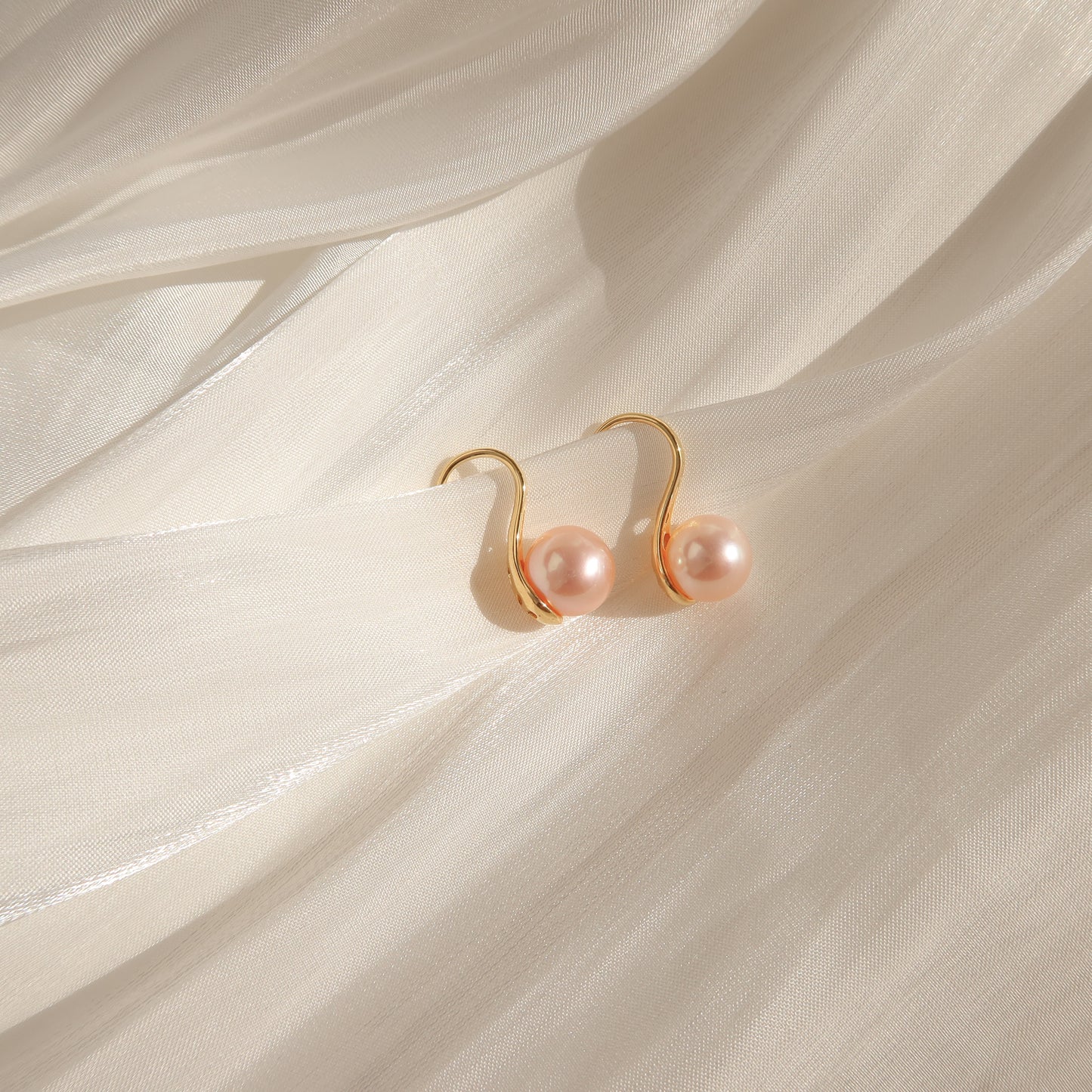 Alma Pearl  Earrings